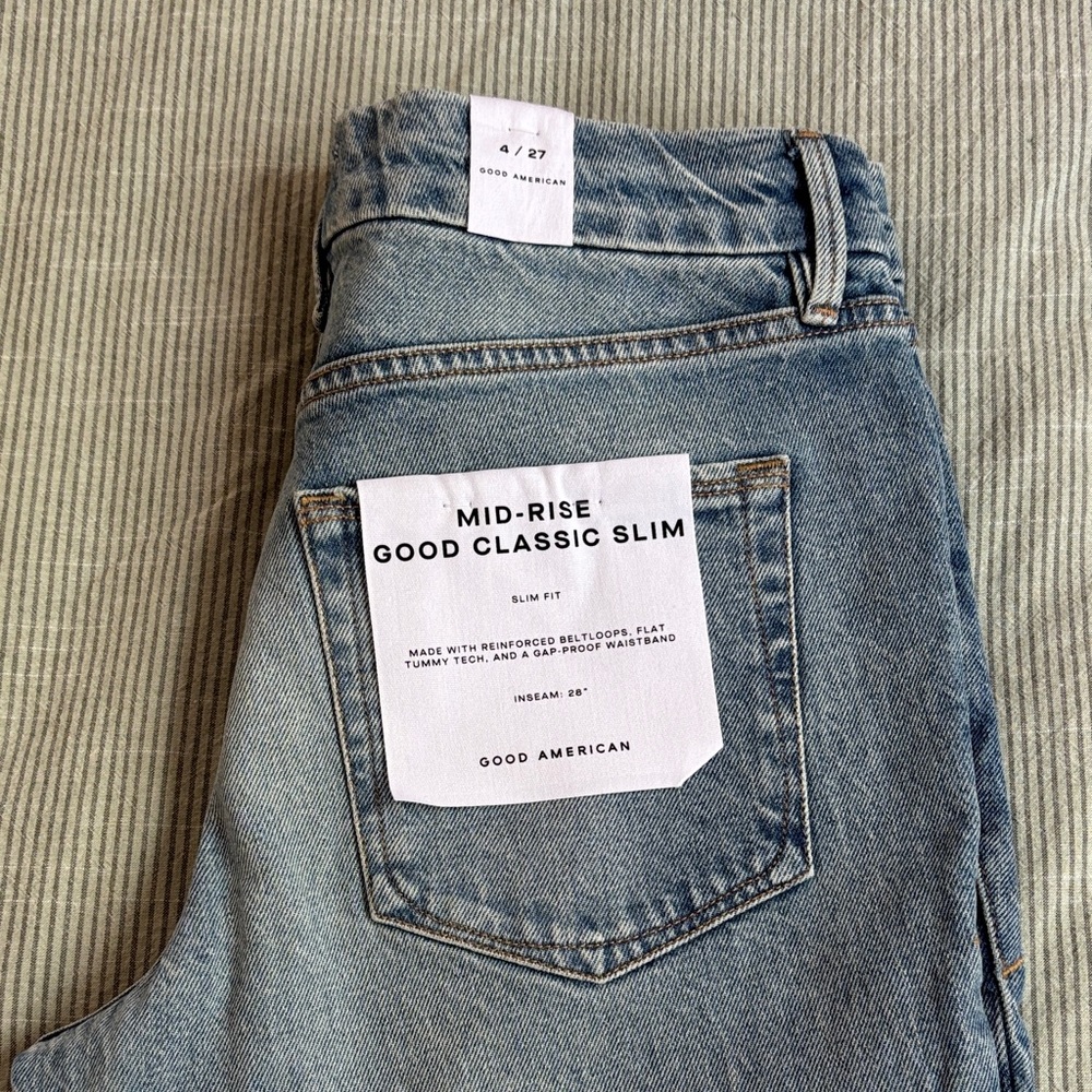 Good American Classic Slim Jeans in Light Blue